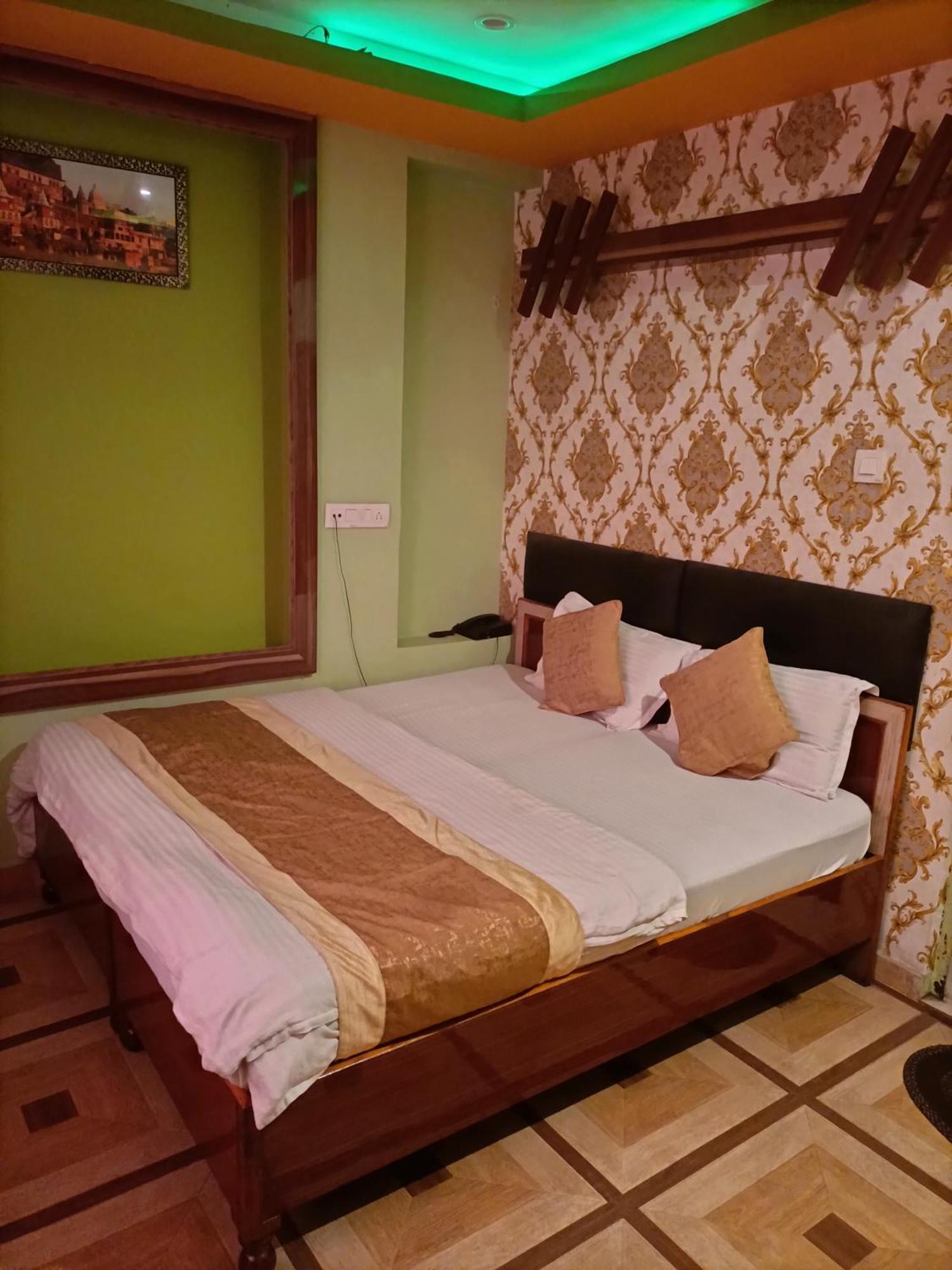 Hotel Picasso Varanasi Prime Location Exteriör bild