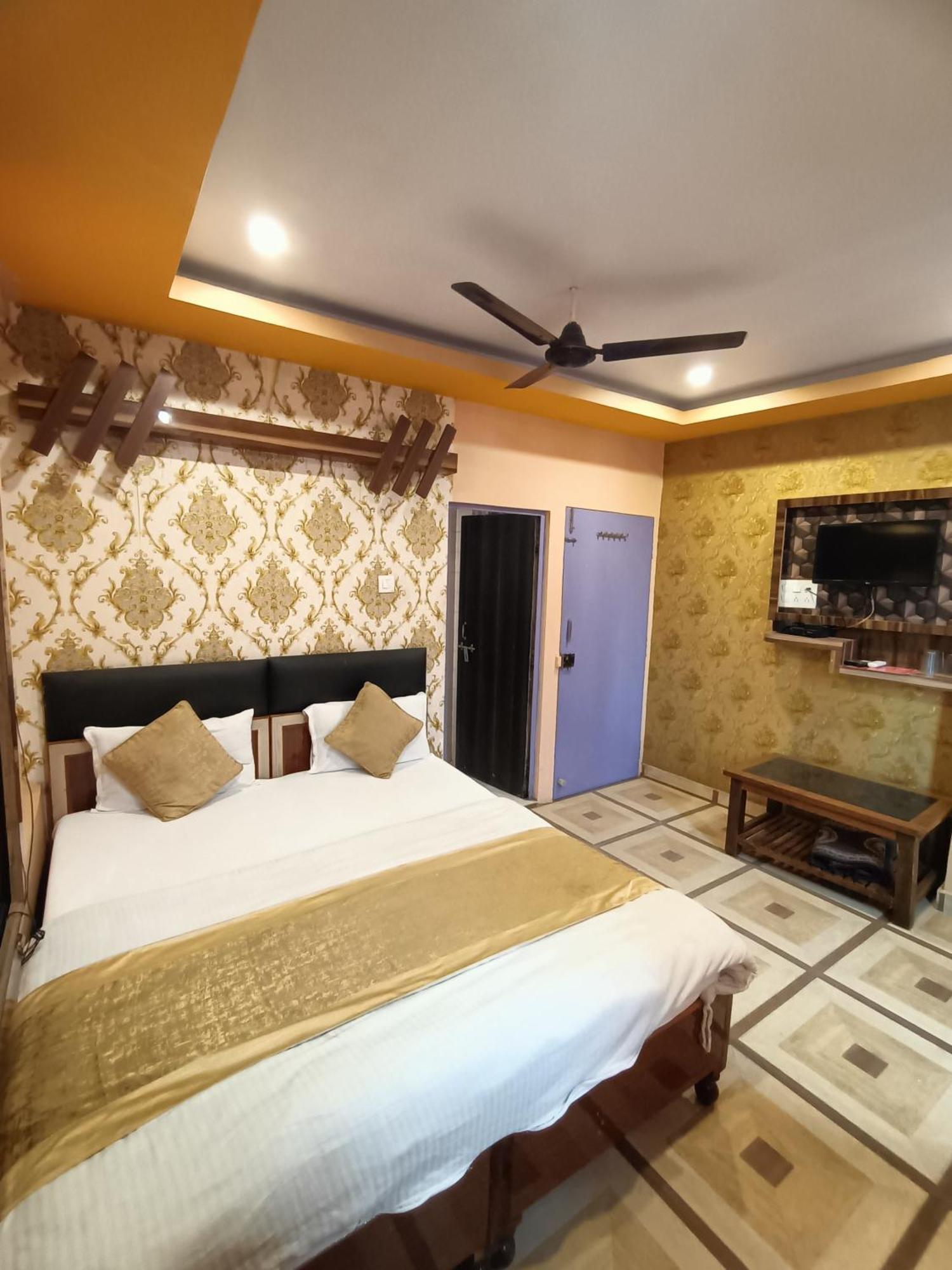 Hotel Picasso Varanasi Prime Location Exteriör bild