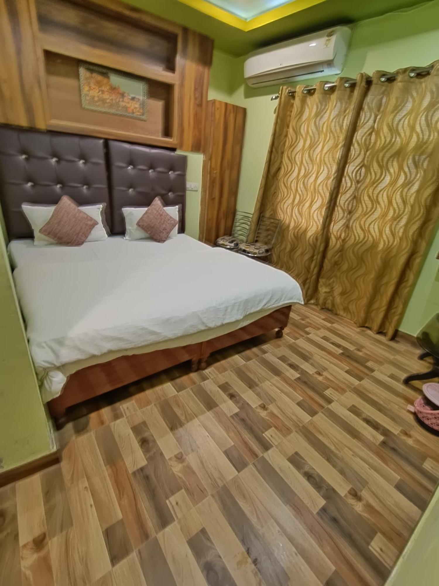 Hotel Picasso Varanasi Prime Location Exteriör bild