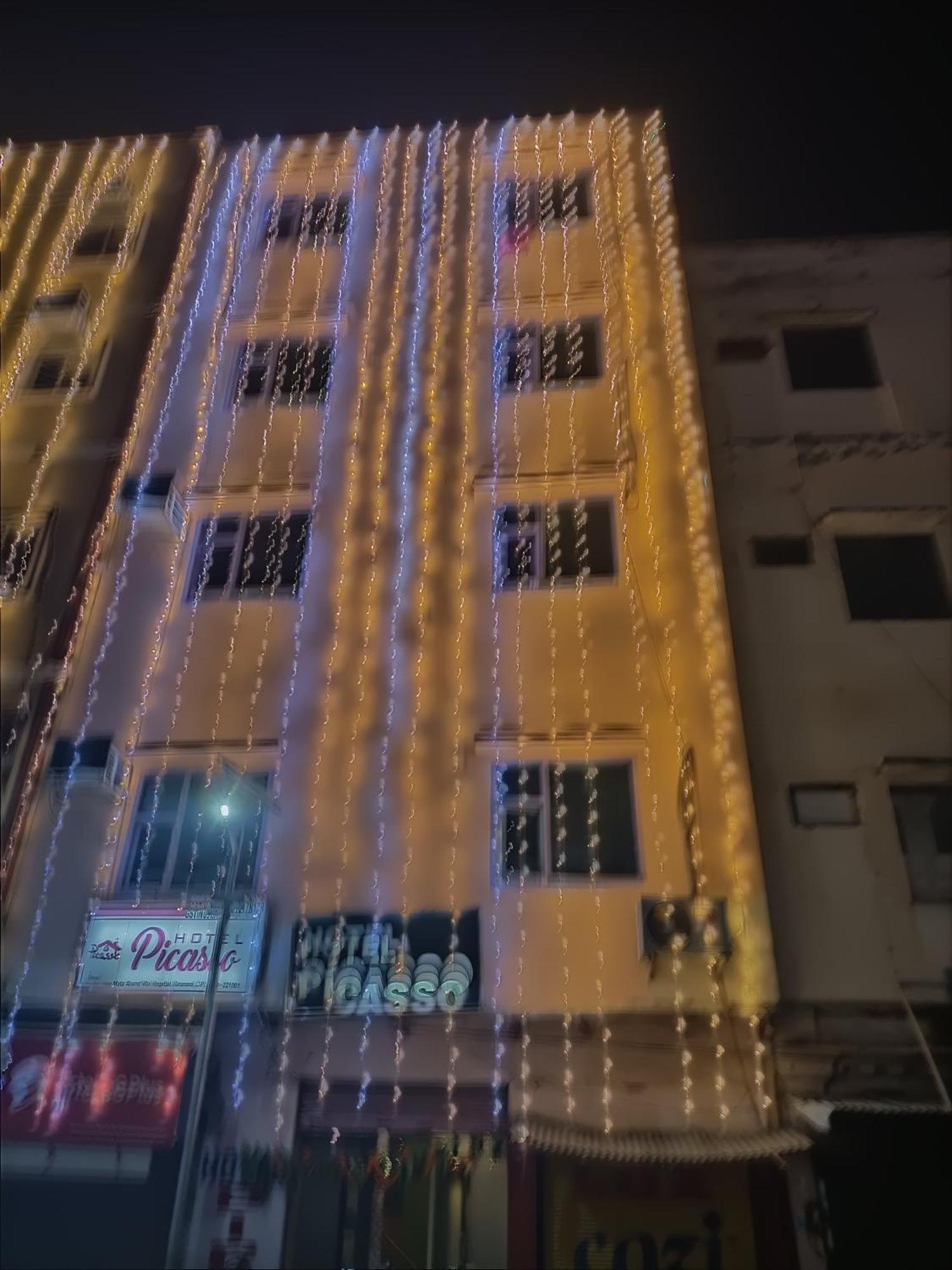 Hotel Picasso Varanasi Prime Location Exteriör bild