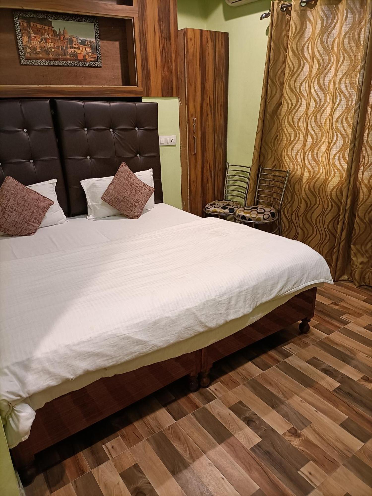 Hotel Picasso Varanasi Prime Location Exteriör bild
