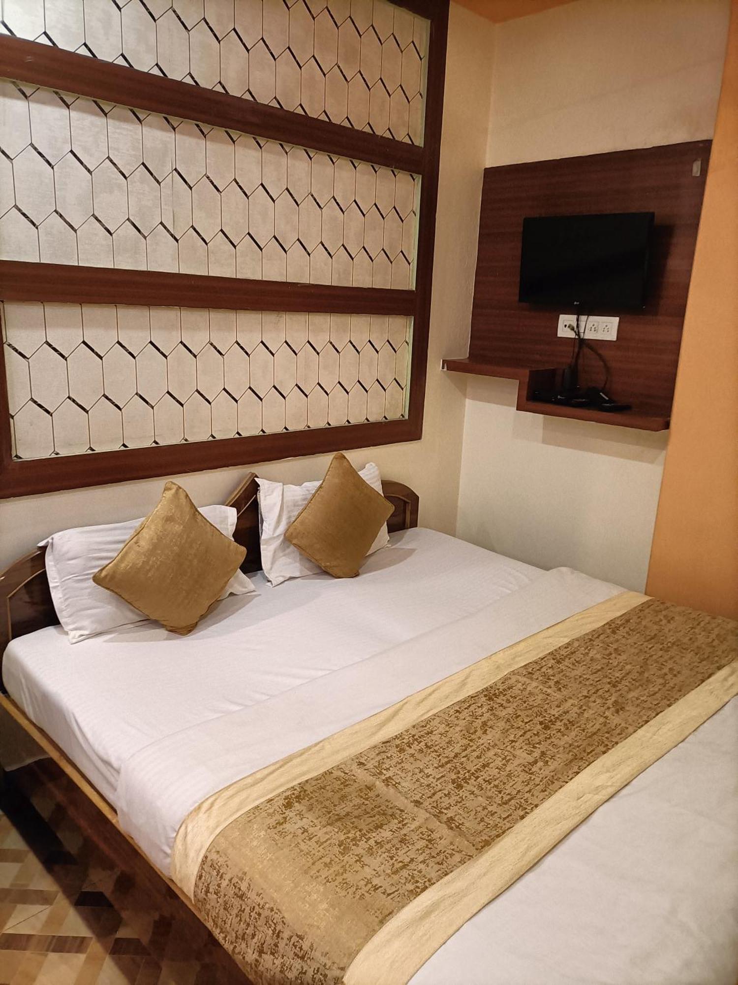 Hotel Picasso Varanasi Prime Location Exteriör bild
