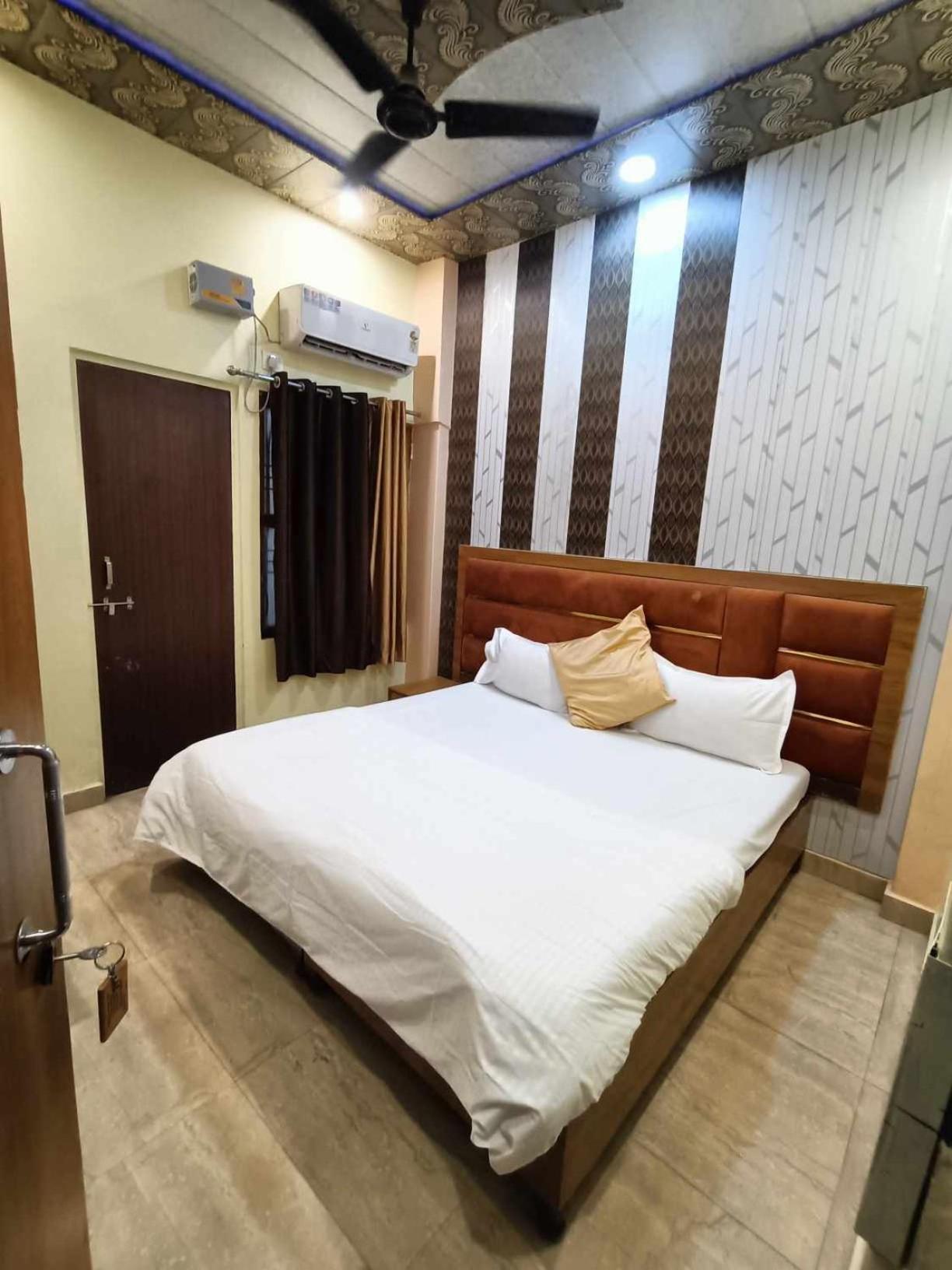Hotel Picasso Varanasi Prime Location Exteriör bild