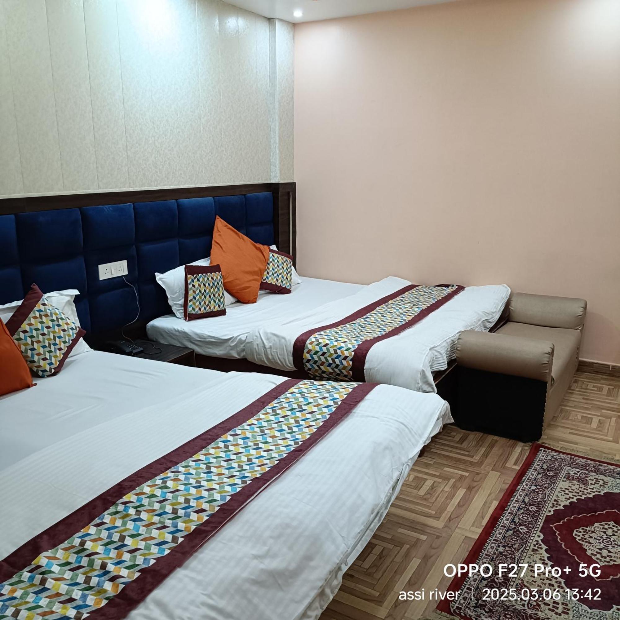 Hotel Picasso Varanasi Prime Location Exteriör bild