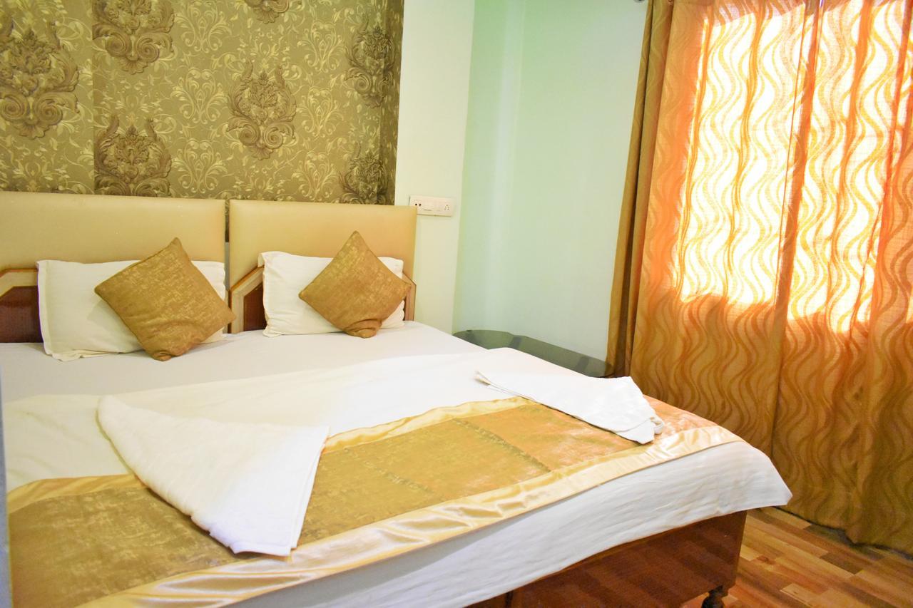 Hotel Picasso Varanasi Prime Location Exteriör bild