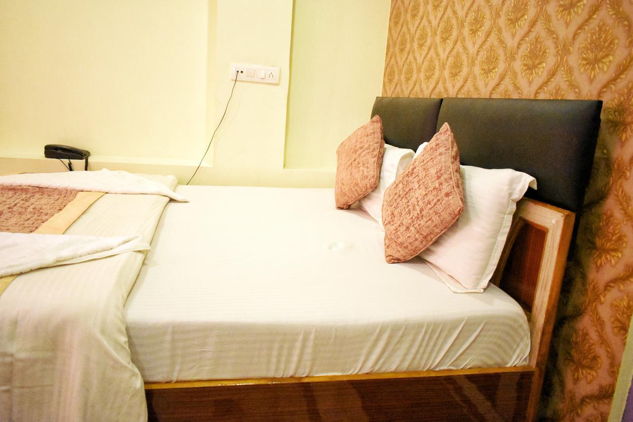 Hotel Picasso Varanasi Prime Location Exteriör bild