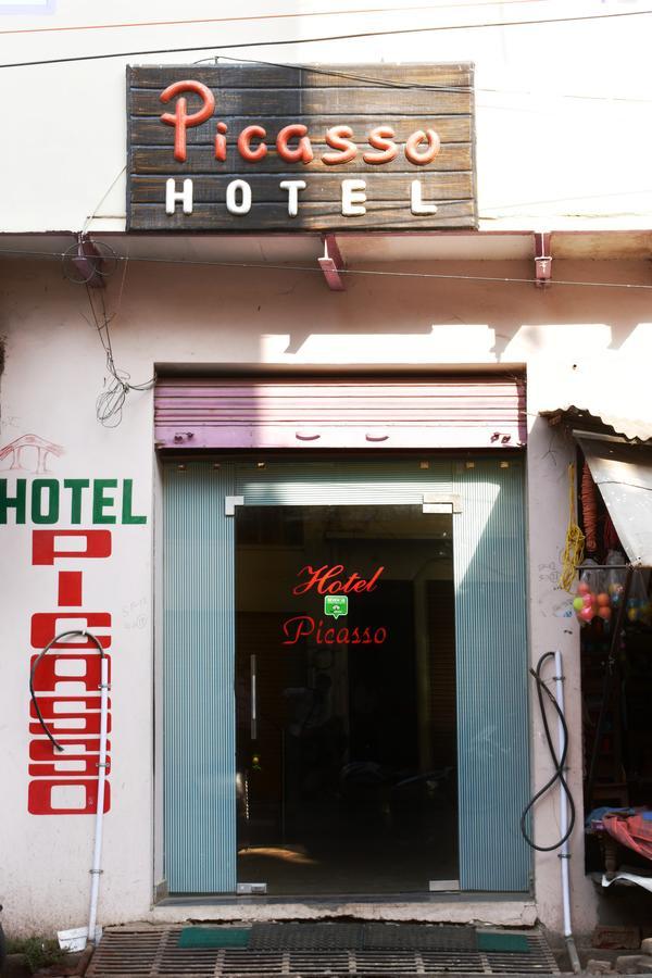 Hotel Picasso Varanasi Prime Location Exteriör bild