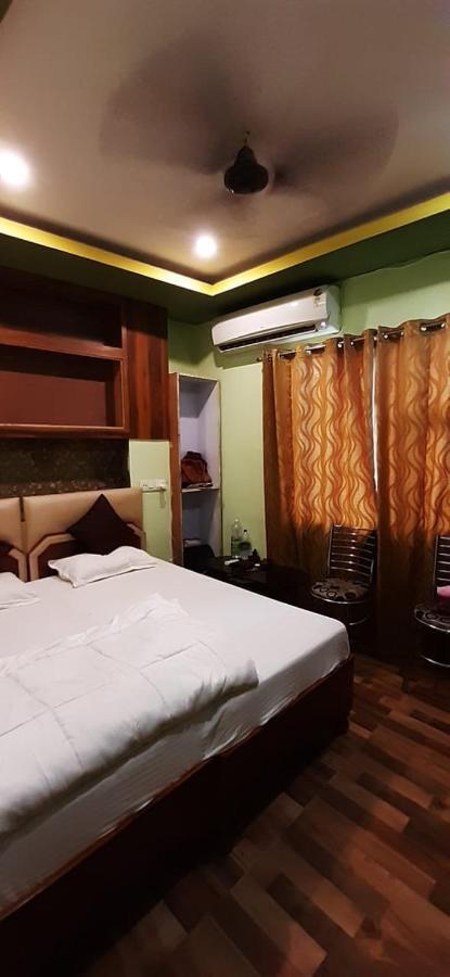 Hotel Picasso Varanasi Prime Location Exteriör bild